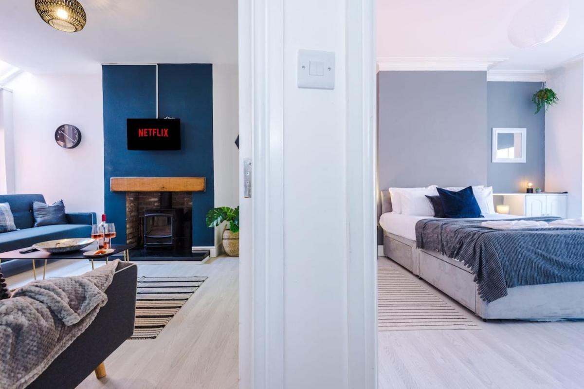 Large 4 Bedroom Home With Free Parking Near Mediacityuk Manchester Exterior photo